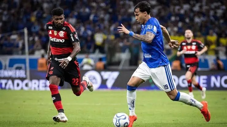Cruzeiro vence Flamengo por 2 a 1 e assume G5 no Brasileirão