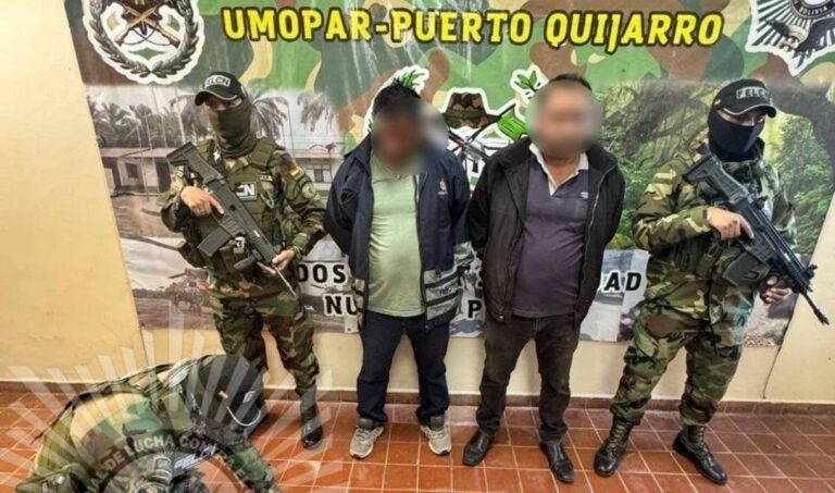 Cão farejador encontra 10 pacotes de cocaína em ônibus na Bolívia