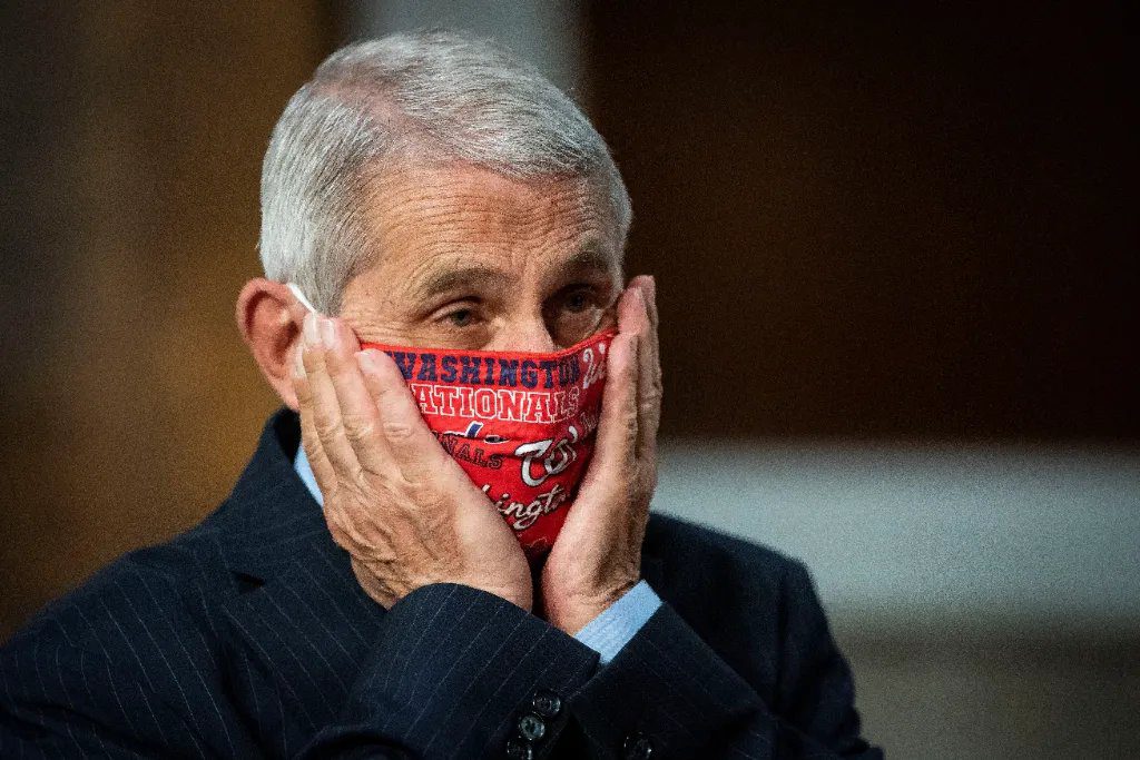 Anthony Fauci durante audiência no Congresso dos Estados Unidos sobre a origem da Covid-19