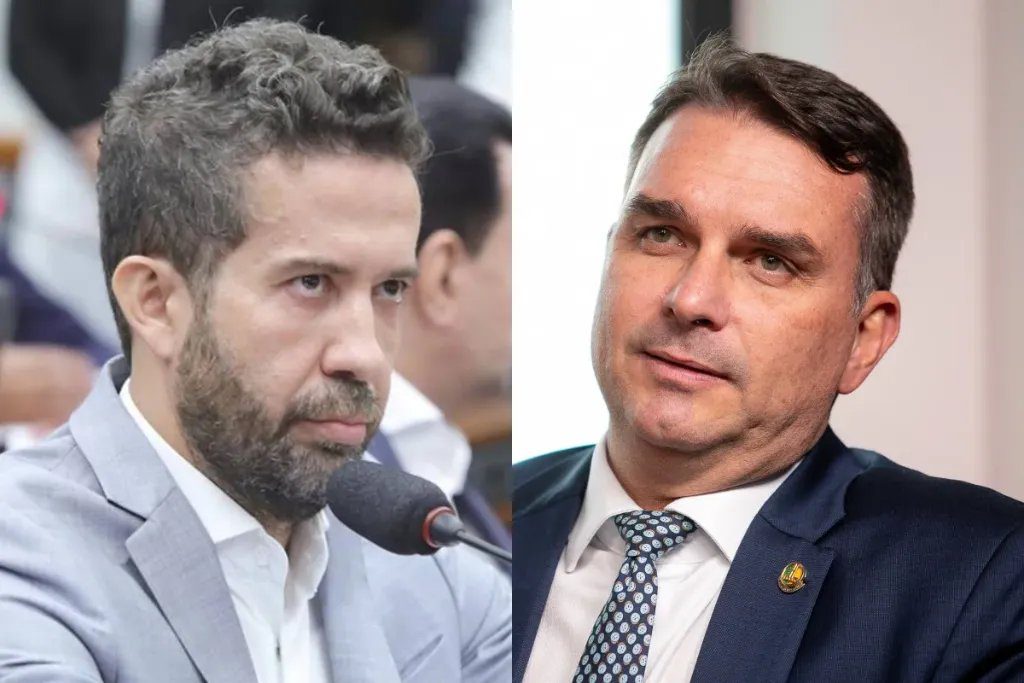 Sala do Tribunal Superior Eleitoral com juízes e bandeira do Brasil