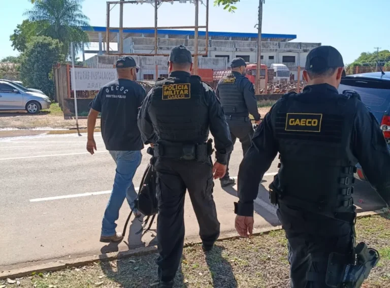 Agentes do Gecoc cumprem mandados na Operação Máquinas de Areia em Três Lagoas