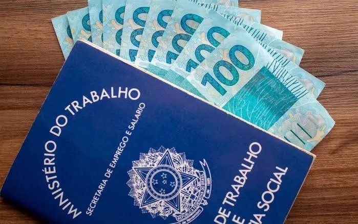 Ministro da Fazenda Dario Durigan anuncia salário mínimo de R$ 1.741 para 2027