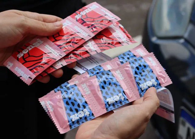 Pessoas participando de campanha de prevenção ao HIV em Mato Grosso do Sul