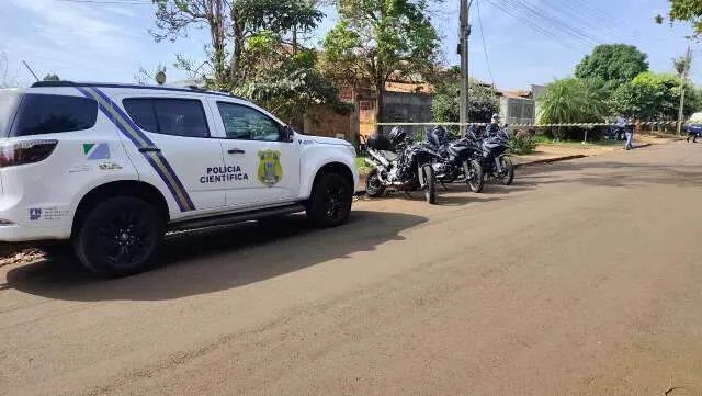 Policiais militares isolando área de confronto em Dourados