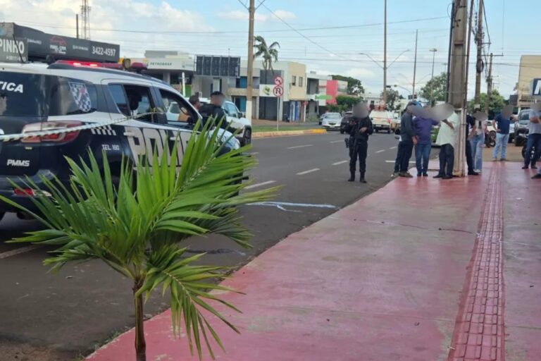 Garagem de carros em Dourados com isolamento policial após homicídio