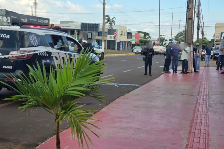 Garagem de carros em Dourados com isolamento policial após homicídio