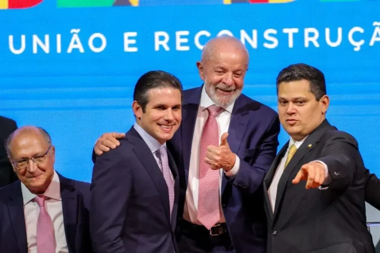 Lula em reunião com Alcolumbre e Motta no Palácio da Alvorada