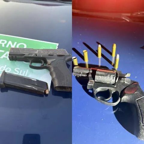 Perícia policial em rodovia após confronto com suspeitos