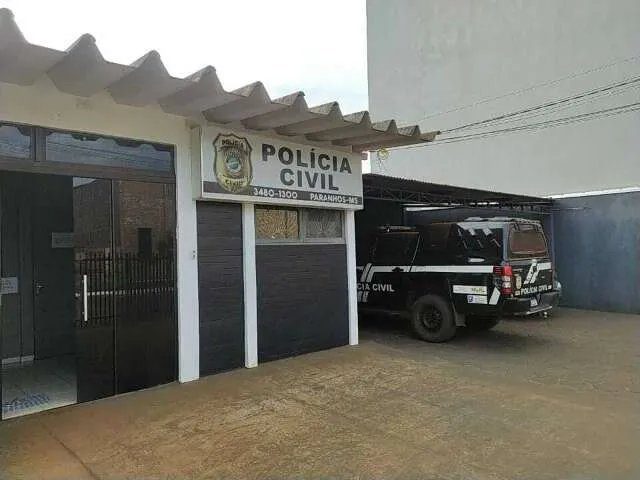 Perícia policial em cena de crime em aldeia de Paranhos, Mato Grosso do Sul