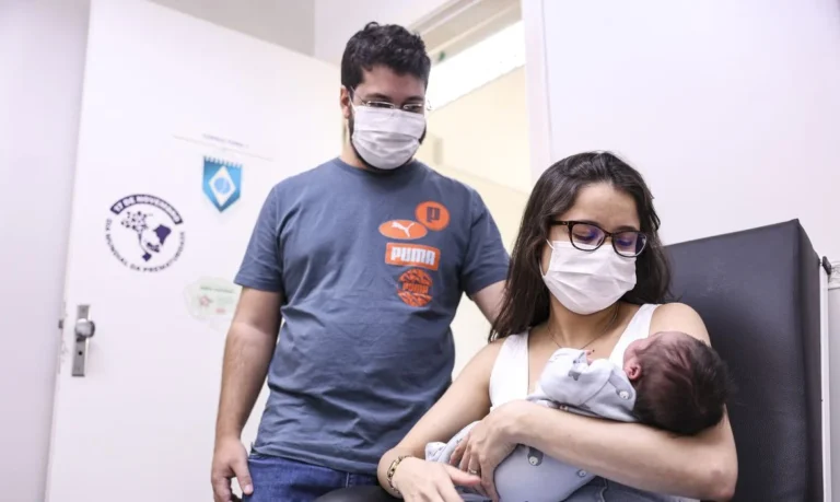 Agosto Dourado inicia com mobilização pelo aleitamento materno no país
