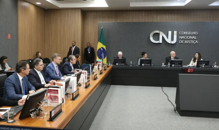 CNJ afasta juíza da Lava Jato por dois anos em decisão disciplinar