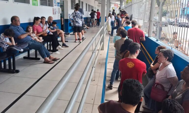 Vacina contra sarampo provoca filas em postos de São Paulo