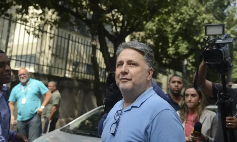 Justiça do Rio determina suspensão dos direitos políticos de Garotinho