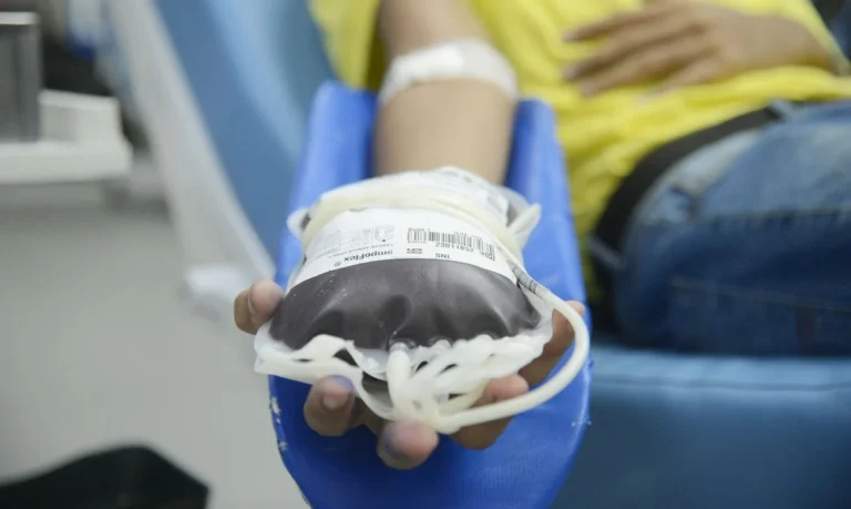 Doação de sangue tem prazos reduzidos para tatuagem, piercing e procedimentos estéticos