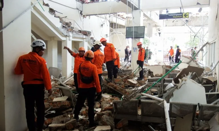 Terremoto na Indonésia deixa pelo menos 47 mortos e provoca destruição