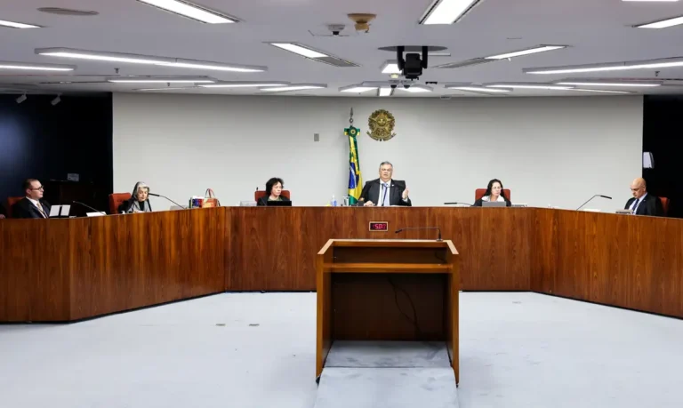 STF deve rediscutir dispensa de diploma para jornalista, defendem ministros