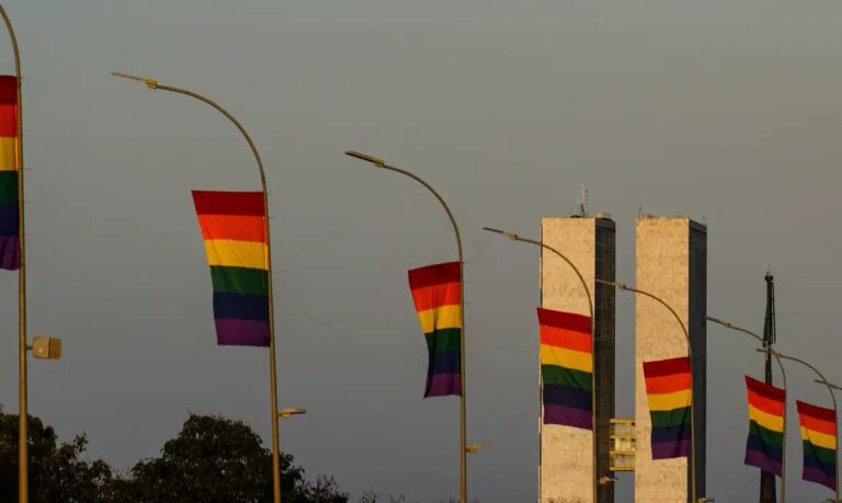Candidaturas LGBT+ registram recorde em 2026 e avançam entre partidos