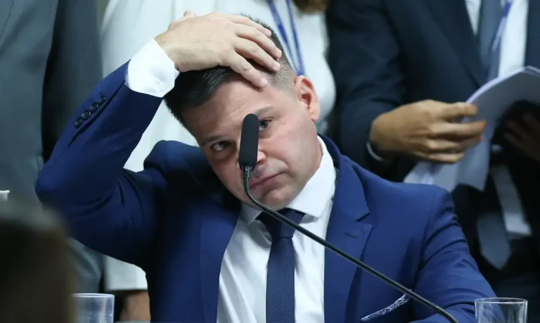 Moraes determina que aposentadoria de ex-diretor da PRF seja cassada
