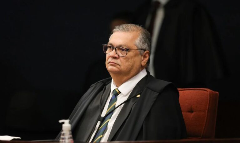 Ministro Dino permite acesso da PF a inquérito sobre produtora do Dark Horse