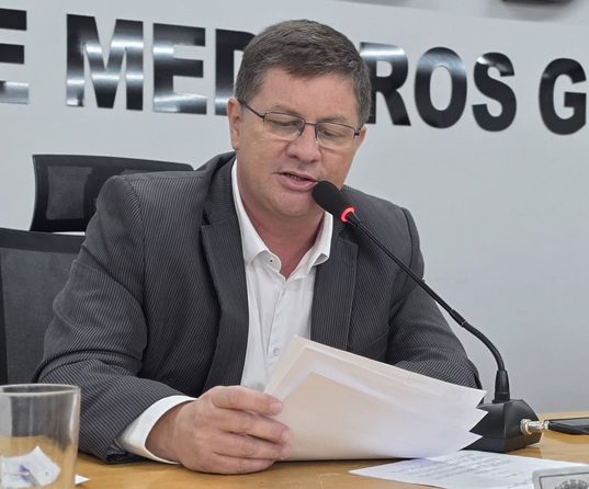 Bira cobra informações sobre revitalização da Alameda Vulcano e da quadra poliesportiva