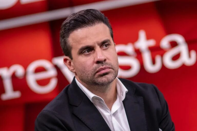 Pablo Marçal durante registro de candidatura à Presidência no TSE