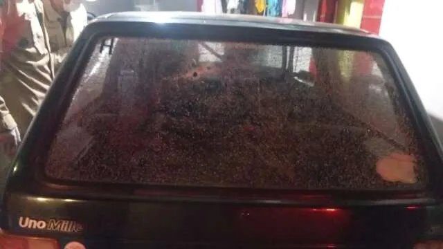 Área isolada pela polícia após ataque a carro que matou pai e filha em Cassilândia