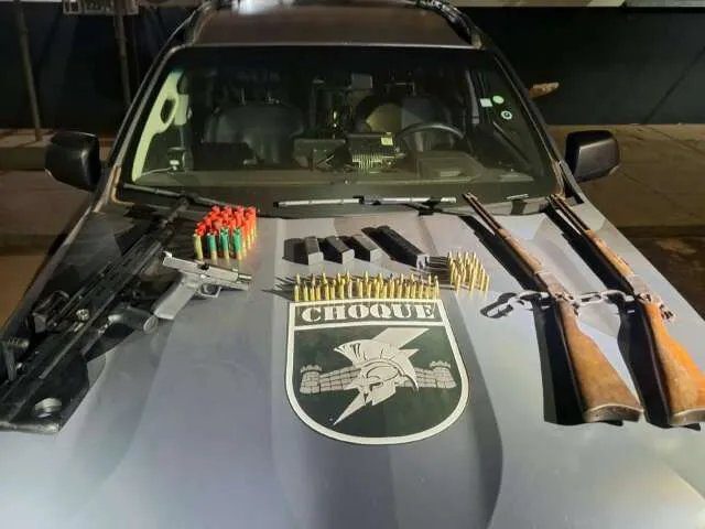 Armas apreendidas pela polícia em Bandeirantes
