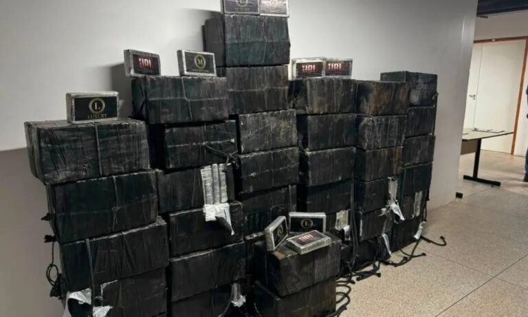 Operação policial apreende cocaína escondida em carreta no Porto de Salvador