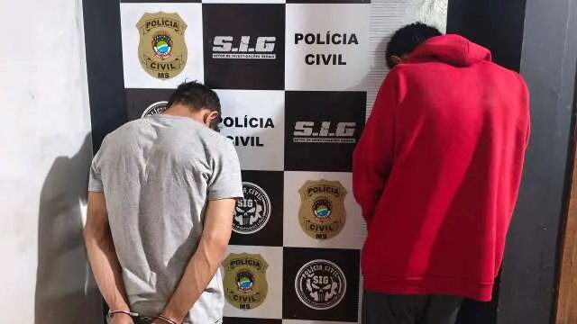 Motocicleta apreendida durante operação que prendeu suspeitos da morte de comerciante em Dourados