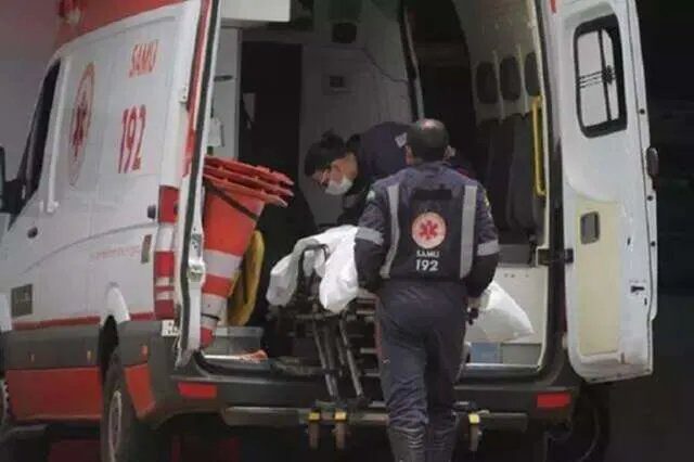 Ambulância do Samu com tecnologia digital, exibindo tela de geolocalização