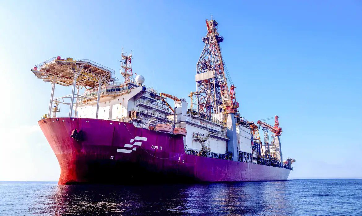 sonda de perfuracao ns 42 responsavel pela perfuracao do poco em aguas profundas do amapa