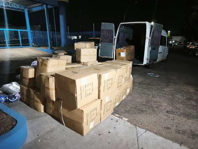 Van apreendida com contrabando na BR-060