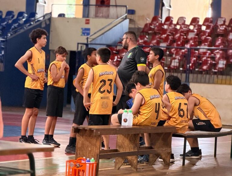 Basquete reúne alunos de dez escolas no Guanandizão