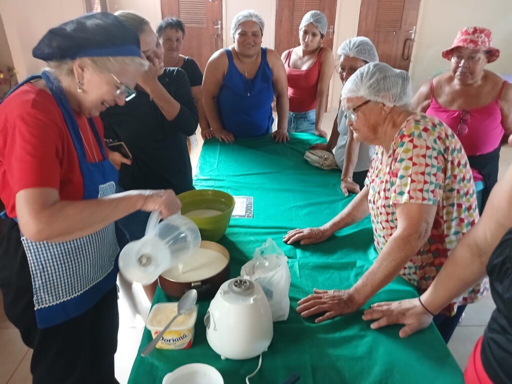 Curso de requeijão incentiva renda e autonomia