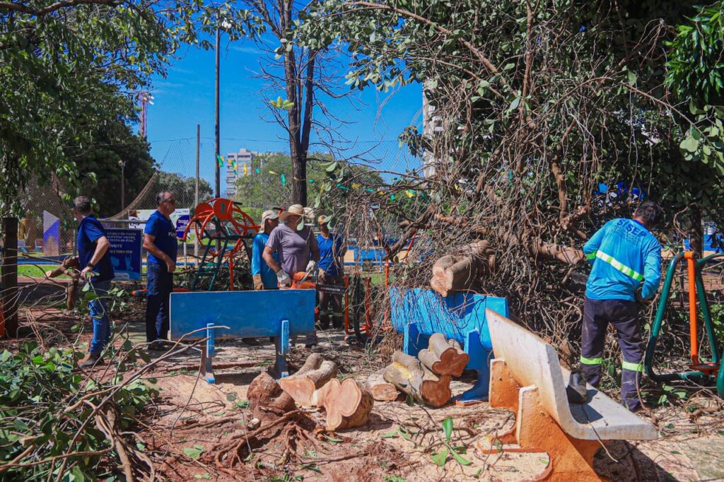 Força-tarefa da prefeitura continua após temporal em Campo Grande