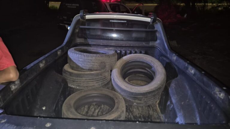 Homem é autuado pela GCM após descarte irregular de pneus no Jd. Panamá