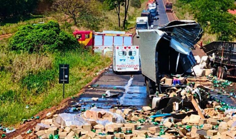 Colisão entre veículos de carga mata dois no km 120 da BR-158