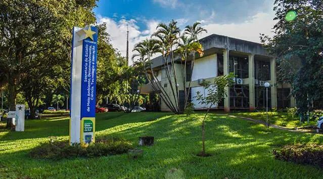 Fachadas da Semadesc e Agraer em Campo Grande durante obras de reforma