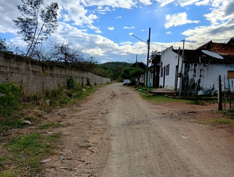 Hanna cobra recuperação da Alameda Ceará e manutenção de rua na Popular Velha
