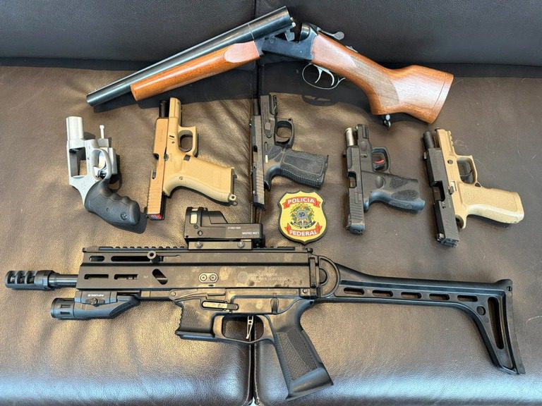 PF apreende sete armas registradas em nome de Mario Frias durante operação sobre “Dark Horse”