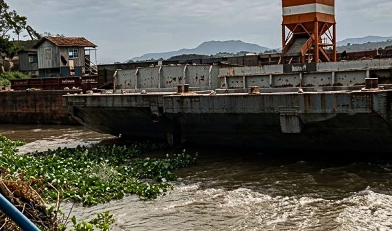 Temporal solta 21 barcaças no Rio Paraguai e Marinha abre investigação em Corumbá