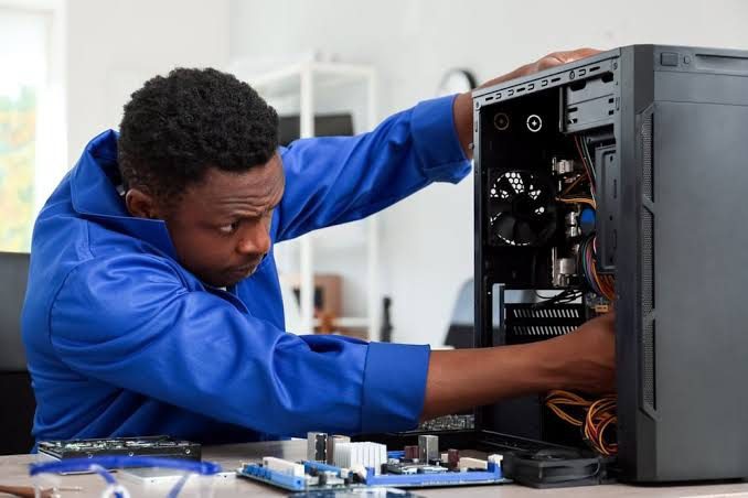 Curso gratuito de manutenção de computadores abre vagas para jovens em Campo Grande