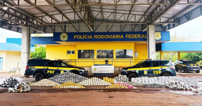 PRF apreende quase uma tonelada de drogas sobre carga de minério; motorista é preso