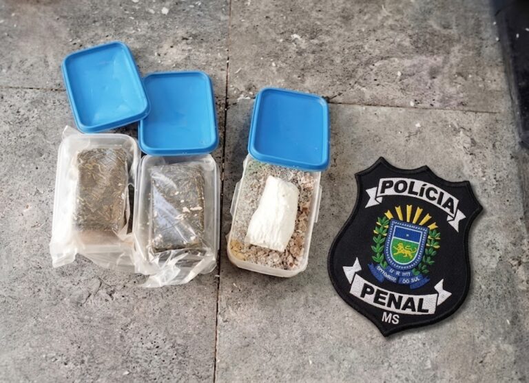 Tabletes de droga dentro das marmitas que seriam distribuídas aos internos (Foto: Divulgação) ... veja mais em https://www.campograndenews.com.br/cidades/interior/policiais-penais-encontram-drogas-e-52-chips-dentro-de-marmitas-em-presidio