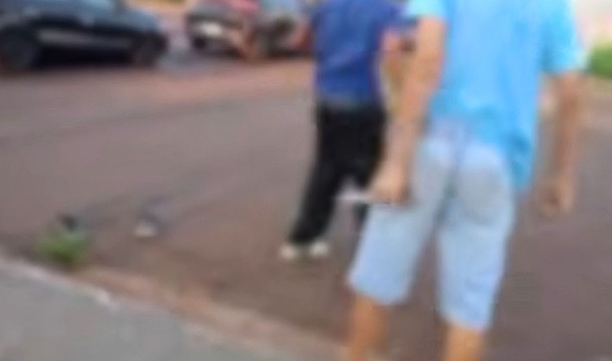 Menino de 12 anos é esfaqueado por colega após sair da escola em Campo Grande