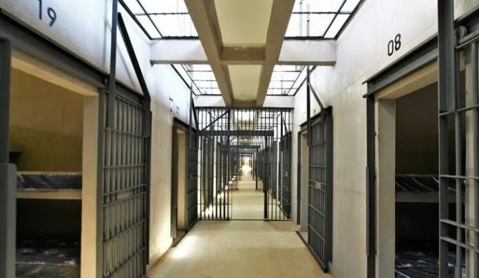 Detento de 61 anos morre dentro de cela da Gameleira