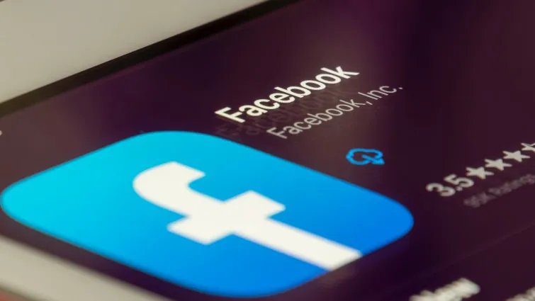 Homem perde R$ 122 mil ao tentar comprar retroescavadeira anunciada no Facebook