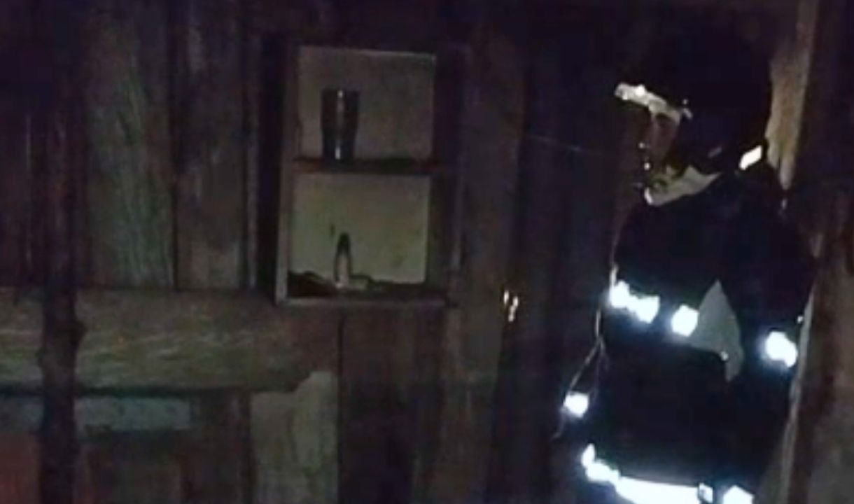 Princípio de incêndio atinge viga de madeira de residência na parte alta de Corumbá