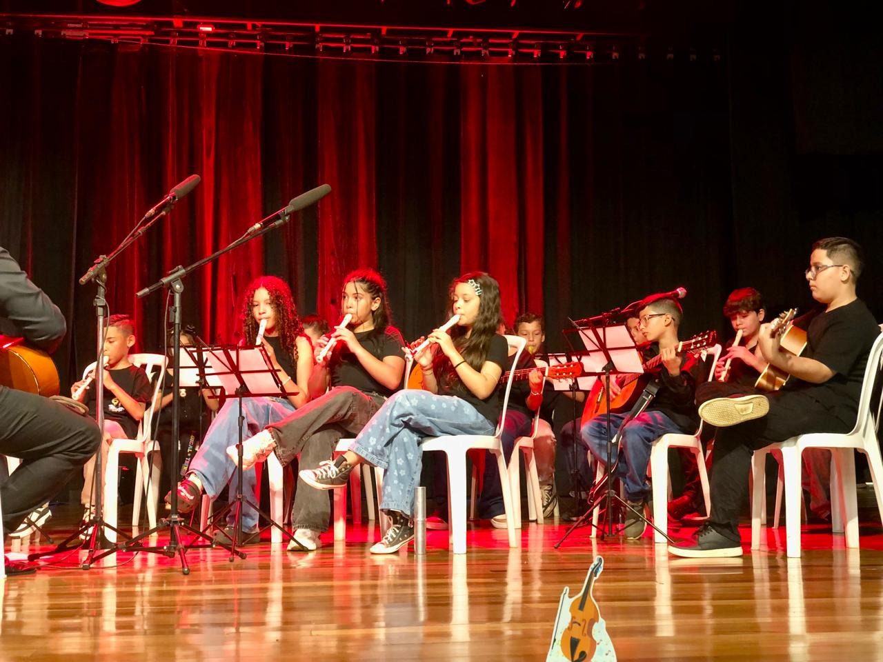 Festival reúne alunos da Reme em apresentações de música no Aracy Balabanian