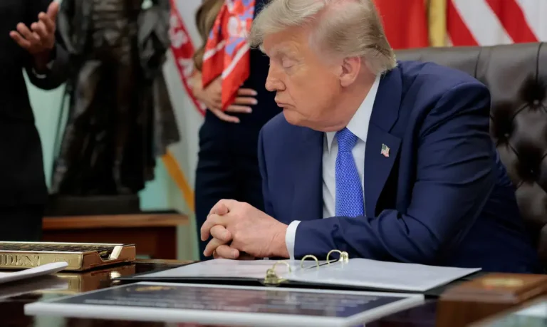 Trump anuncia pagamento de US$ 5 mil a cada americano se republicanos vencerem